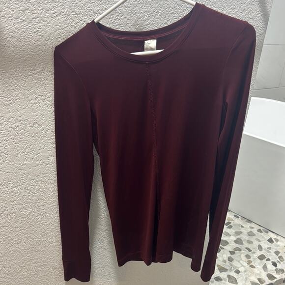 Fabletics Red Fitted Long Sleeve T-Shirt - Picture 1 of 2